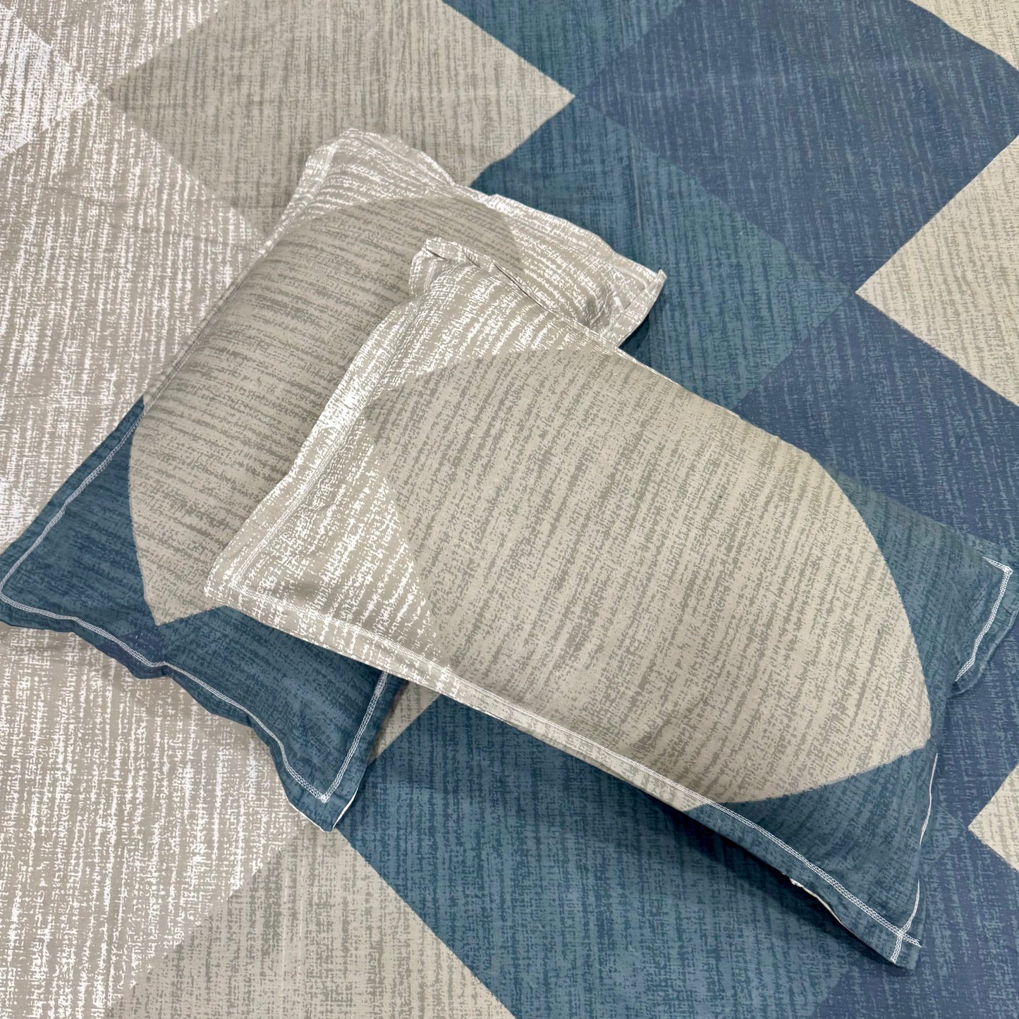Blue Horizon Geometric Glace Cotton Bedsheet